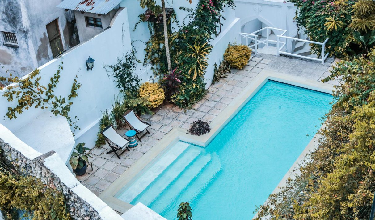 Wat je moet doen als je zwembad plots gerepareerd moet worden